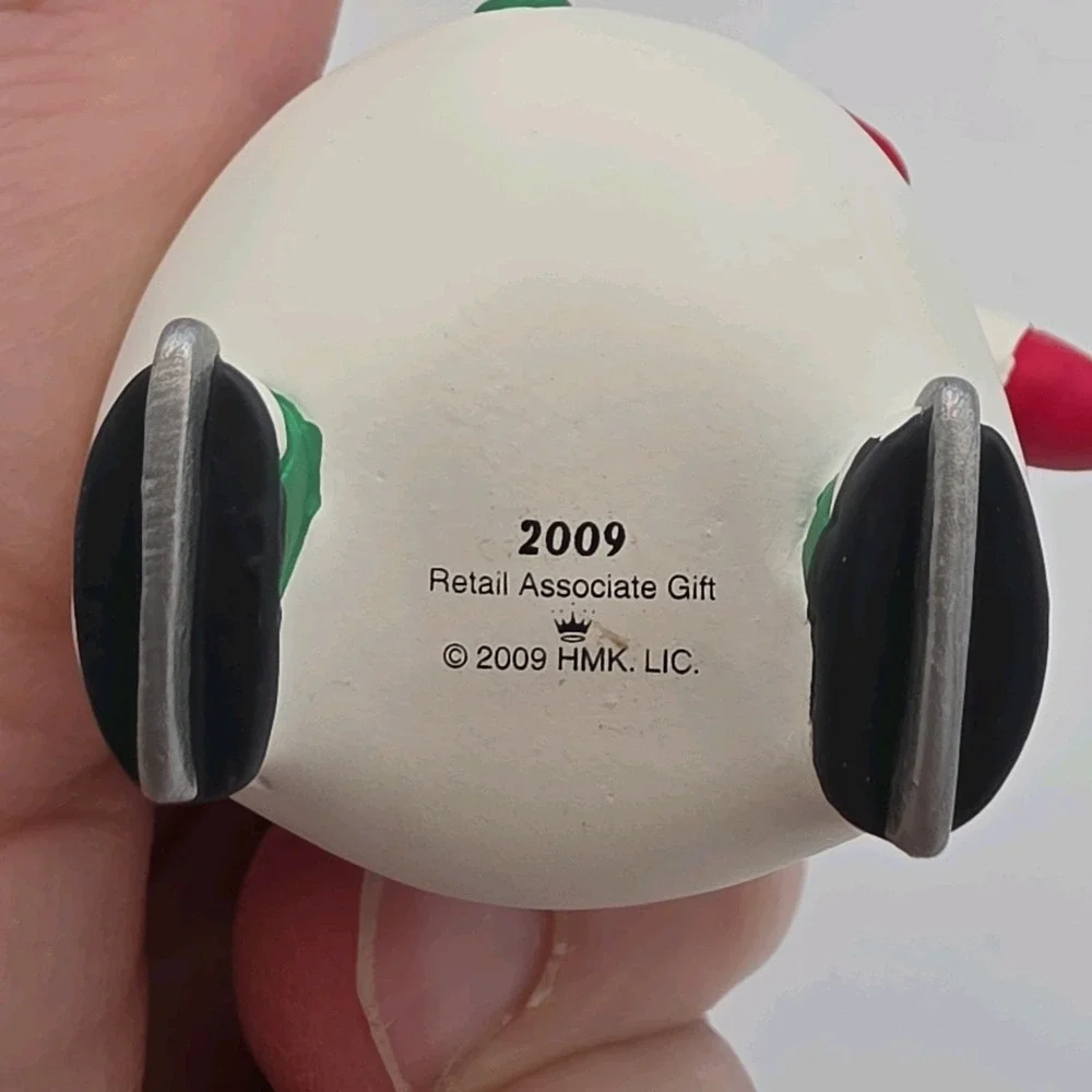 Hallmark 2009 Holiday Fun Retail Associate Ornament Limited‎ Quantity- With Box